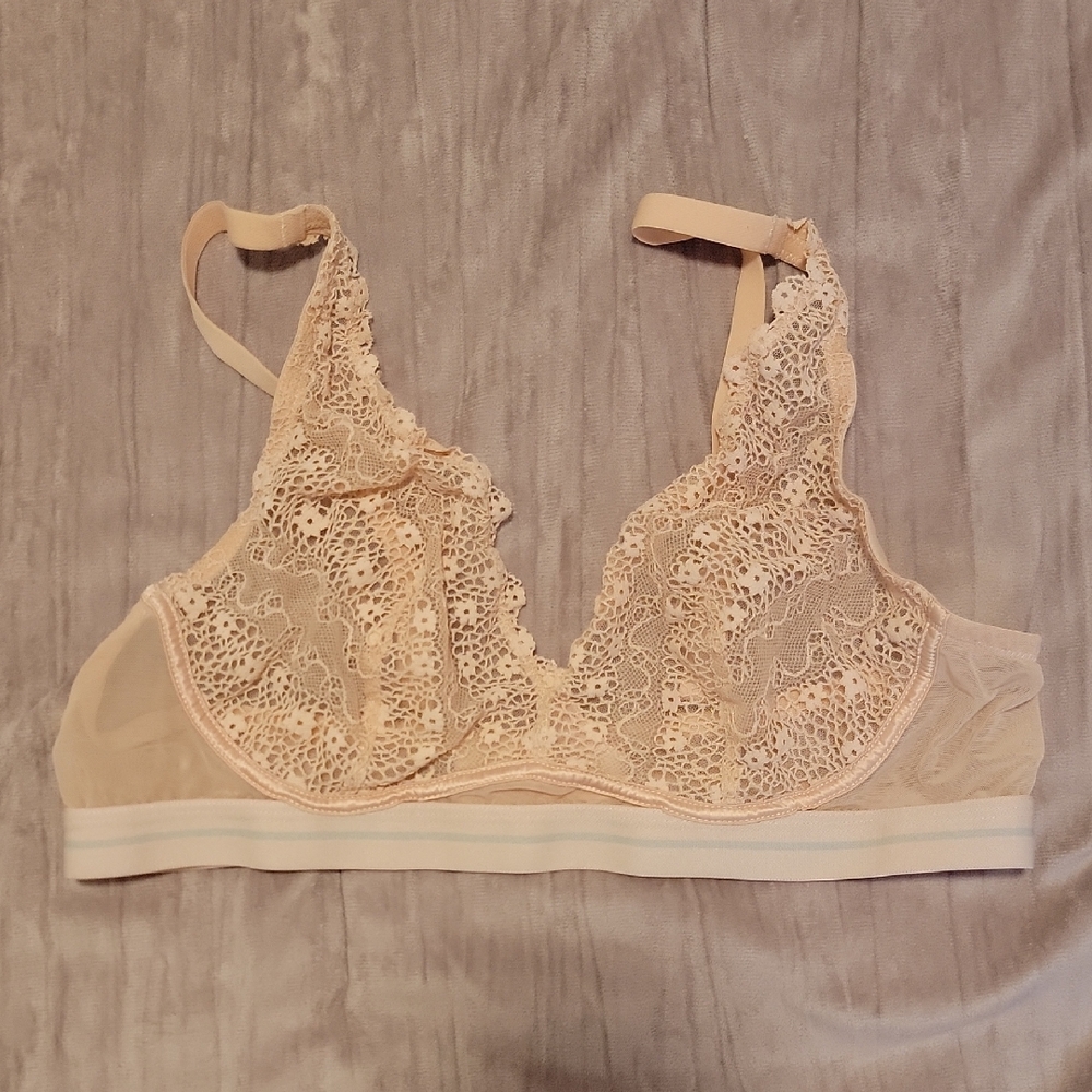 Cream Lace Wireless Bra with Plunging V-Neckline 36C
